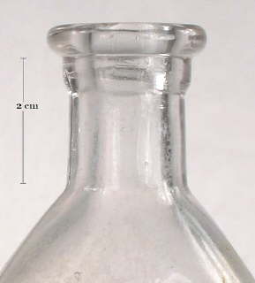 Image of a collared ring finish on an early 20th century druggist bottle; click to enlarge.