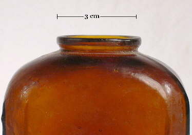 Image of a flare type finish on a late 19th century snuff bottle; click to enlarge.